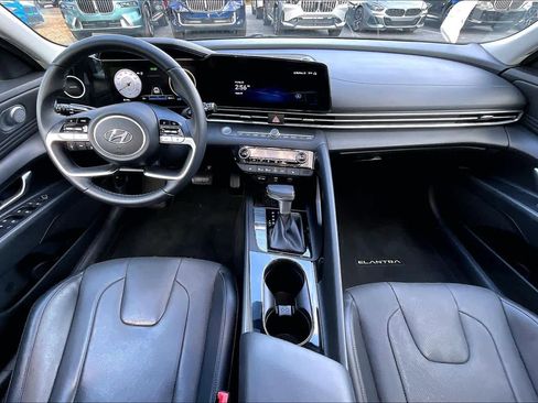Used 2022 Hyundai Elantra Limited w/ Preferred Accessory Package image 16