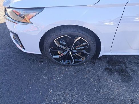 New 2025 Nissan Altima 2.5 SR w/ SR Premium Package image 28