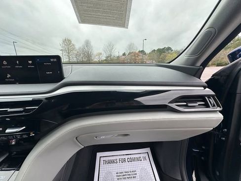 Used 2023 Acura MDX SH-AWD w/ Technology Package image 16