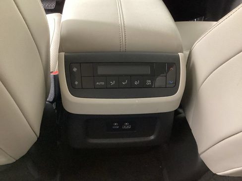 Used 2022 Nissan Pathfinder SL AWD/4WD image 35