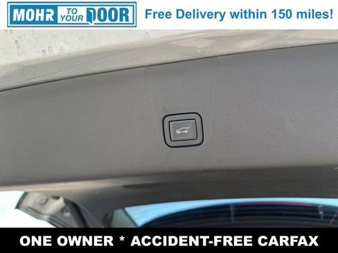 Used 2023 Chevrolet Traverse LT image 11