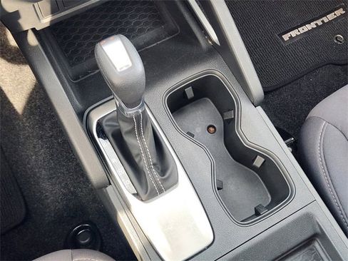 Used 2024 Nissan Frontier SV image 21