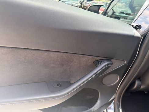 Used 2024 Tesla Model Y Long Range RWD image 10