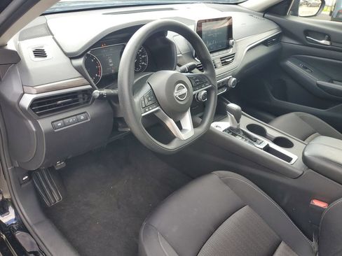 Used 2025 Nissan Altima 2.5 SV FWD image 14
