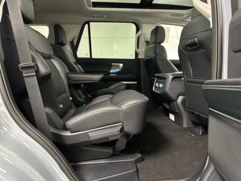 New 2025 Ford Expedition Platinum w/ Driver's Package image 30