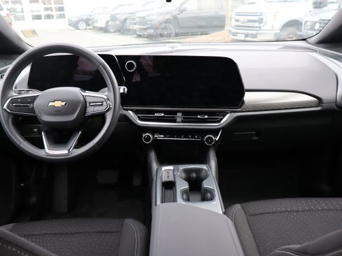 Used 2025 Chevrolet Equinox EV LT image 14