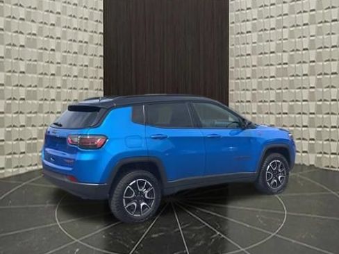 Certified 2025 Jeep Compass Trailhawk w/ Trailhawk Elite Group AWD/4WD image 5