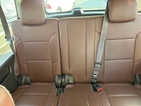 Used 2016 Chevrolet Suburban LTZ image 14