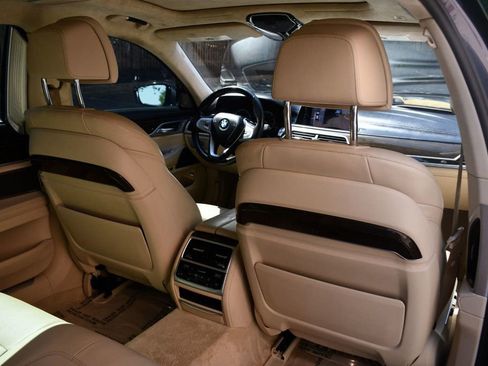 Used 2017 BMW 750i xDrive image 40