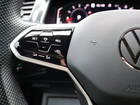 Used 2023 Volkswagen Tiguan SEL R-Line image 34