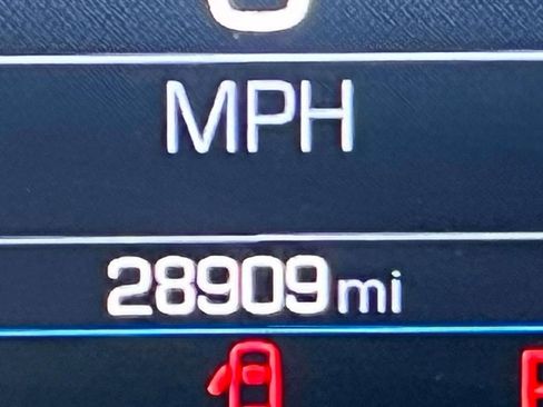 Used 2023 Chevrolet Equinox LT image 28