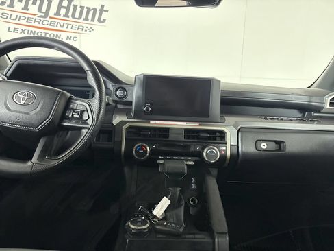Used 2026 Toyota Tacoma SR5 AWD/4WD image 25