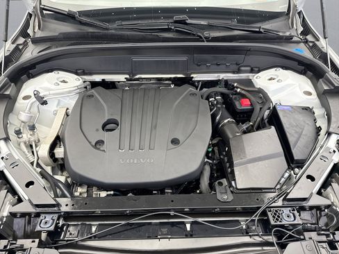 Used 2023 Volvo XC60 B5 Plus image 22