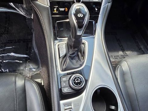 Used 2017 INFINITI Q60 2.0t w/ Premium Plus Package 2.0T RWD image 9