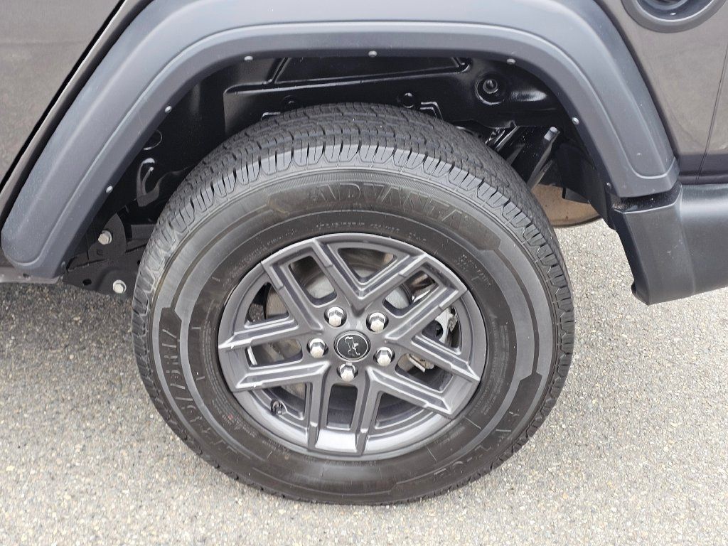 Used 2024 Jeep Wrangler Unlimited Sport AWD/4WD image 9
