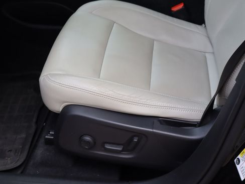 Used 2019 Volvo XC40 T5 Momentum AWD/4WD image 15