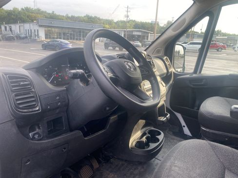 Used 2024 RAM ProMaster 2500 w/ Convenience Group FWD image 5