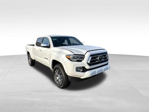 Used 2023 Toyota Tacoma Limited w/ Black Out Package (TMS) AWD/4WD image 32