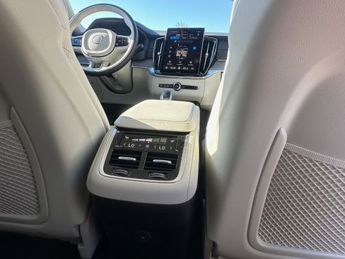 Used 2026 Volvo XC90 B6 Ultra w/ Protection Package Premier AWD/4WD image 12