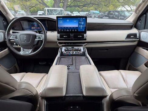 Used 2024 Lincoln Navigator L Reserve image 17