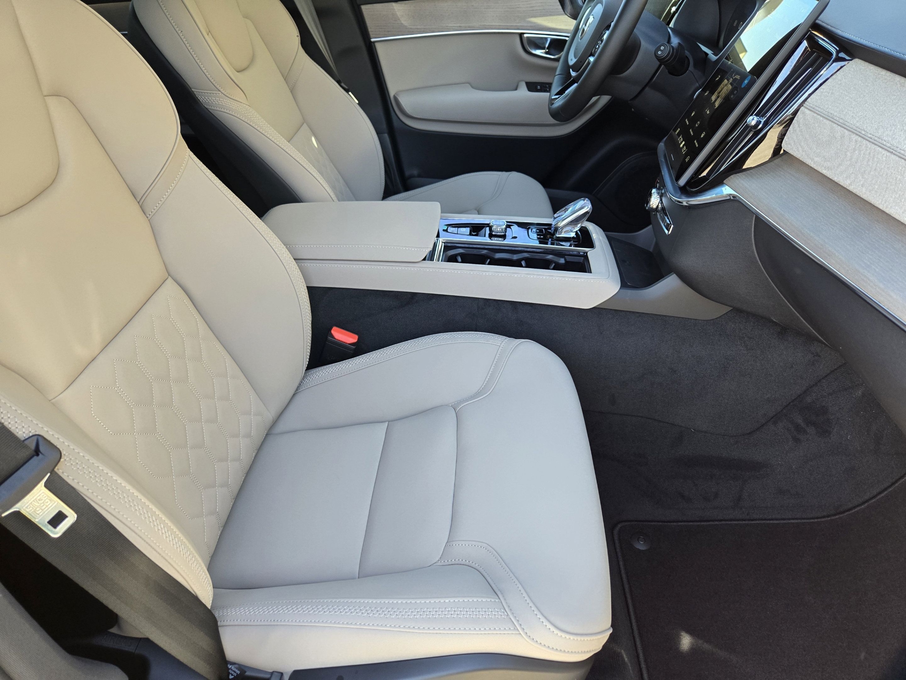 Used 2026 Volvo XC90 B6 Plus w/ Protection Package Premier AWD/4WD image 12