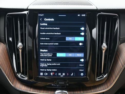 Used 2023 Volvo XC60 B5 Ultimate w/ Climate Package image 18