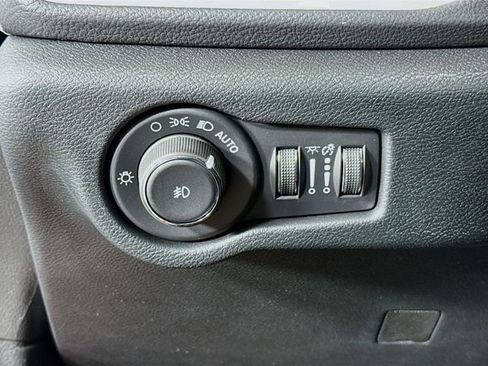 New 2026 Chrysler Pacifica Select image 10