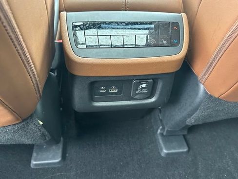 Used 2024 Nissan Pathfinder Platinum w/ Lighting Package (N92) FWD image 18