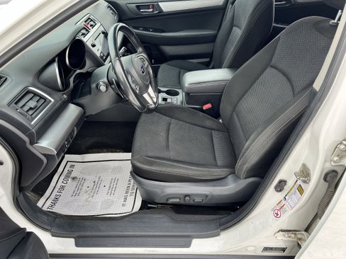 Used 2017 Subaru Outback 2.5i Premium image 10