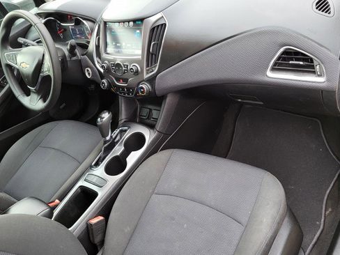 Used 2018 Chevrolet Cruze LT w/ Sun And Sound Package image 19