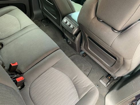 Used 2017 Chevrolet Traverse LT w/ Style and Technology Package image 32