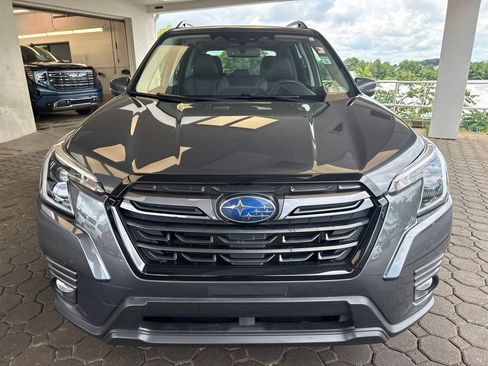 Used 2023 Subaru Forester Limited AWD/4WD image 2