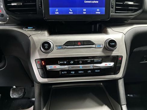 Used 2022 Ford Explorer XLT image 18