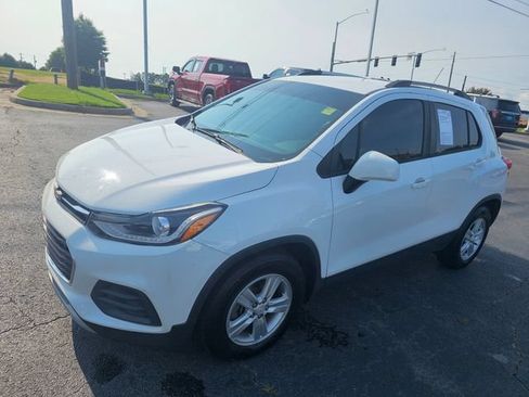 Used 2021 Chevrolet Trax LT w/ LT Convenience Package FWD image 4