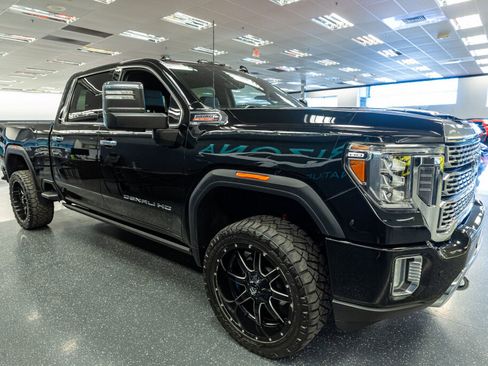 Used 2022 GMC Sierra 3500 Denali w/ Denali Ultimate Package image 4