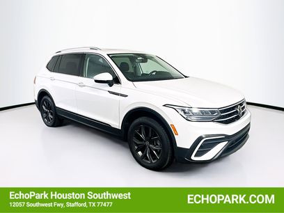 Used 2023 Volkswagen Tiguan SE w/ Panoramic Sunroof Package