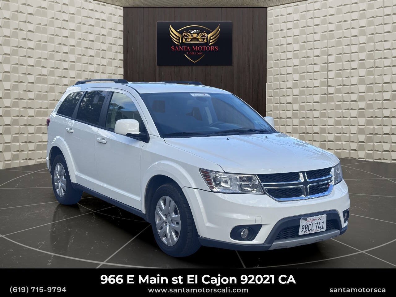 Used 2019 Dodge Journey SE w/ Connectivity Group FWD image 2