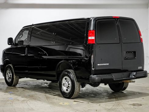 Used 2019 Chevrolet Express 2500 w/ Driver Convenience Package image 6