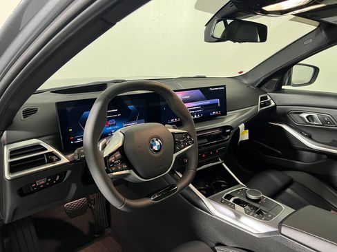 Used 2025 BMW 330i xDrive Sedan w/ Premium Package AWD/4WD image 4