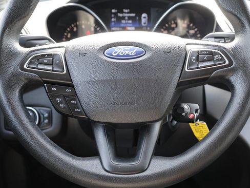 Used 2017 Ford Escape SE FWD image 18
