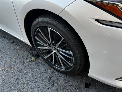 Used 2023 Lexus ES 350 w/ Premium Package image 11