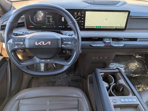 Certified 2024 Kia EV9 Land image 21