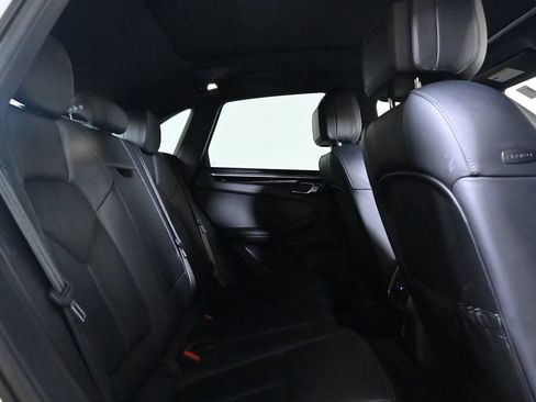 Certified 2021 Porsche Macan AWD/4WD image 19