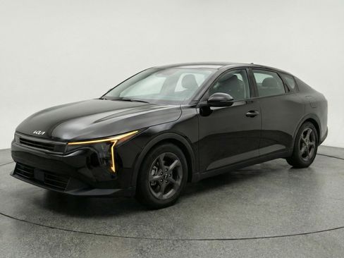 Used 2025 Kia K4 LXS image 3