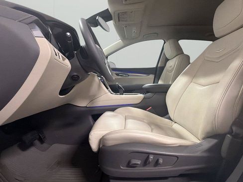 Used 2017 Cadillac XT5 Premium Luxury FWD image 10