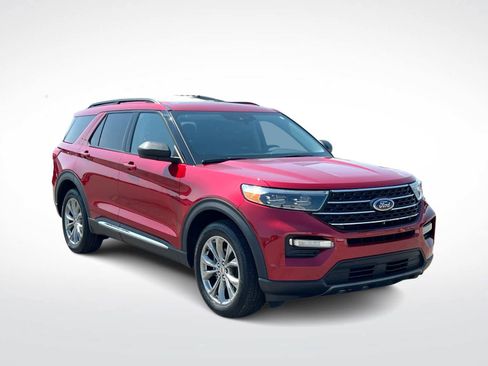 Used 2023 Ford Explorer XLT w/ Equipment Group 202A AWD/4WD image 2