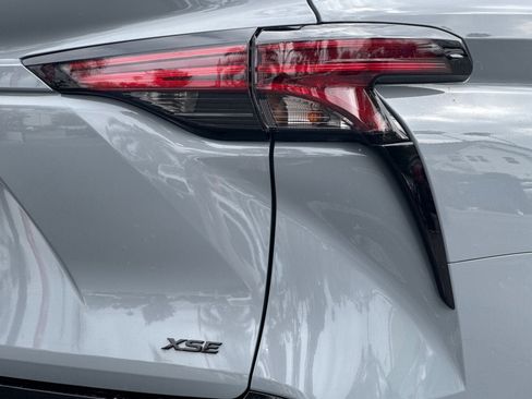 New 2026 Toyota Sienna XSE FWD image 33