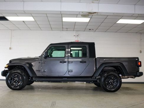 Certified 2024 Jeep Gladiator Sport AWD/4WD image 4