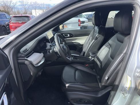 Used 2024 Jeep Compass Limited image 4