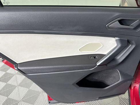Used 2019 Volkswagen Tiguan SE AWD/4WD image 25